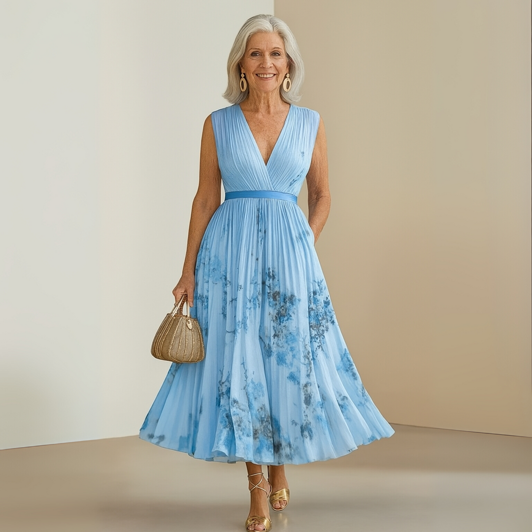 Casual women’s pleated outfit with flowing detail for sunny outings.