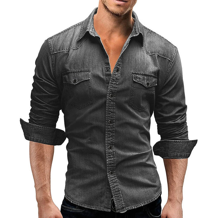  Male model showcasing a relaxed short-sleeve button-front shirt on a plain background.