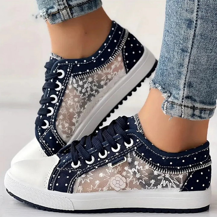 Blue low top shoes with delicate mesh lace