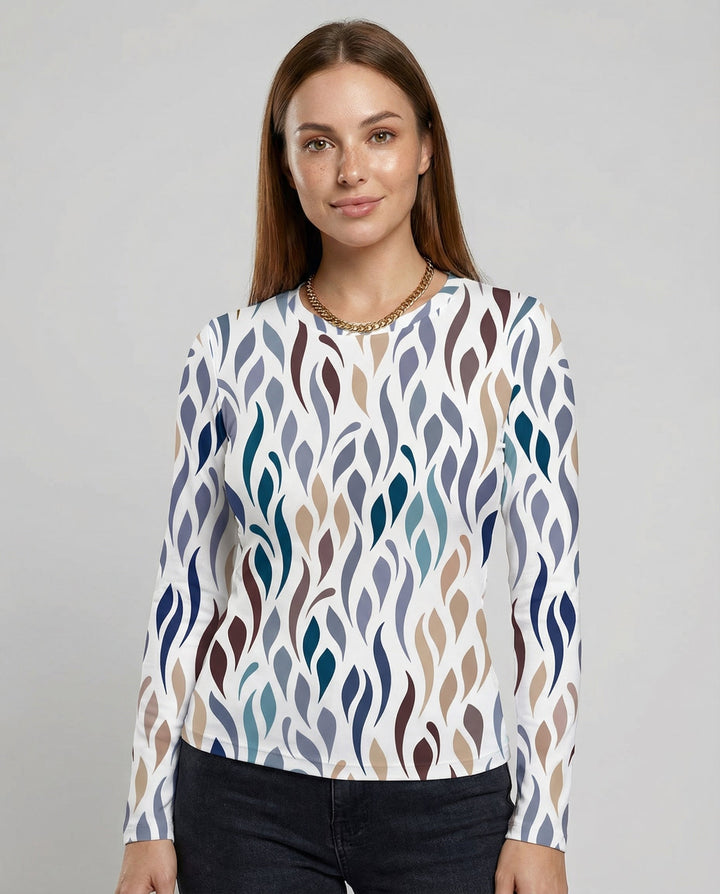 Female model wearing a stylish short-sleeve T-shirt on a plain background.