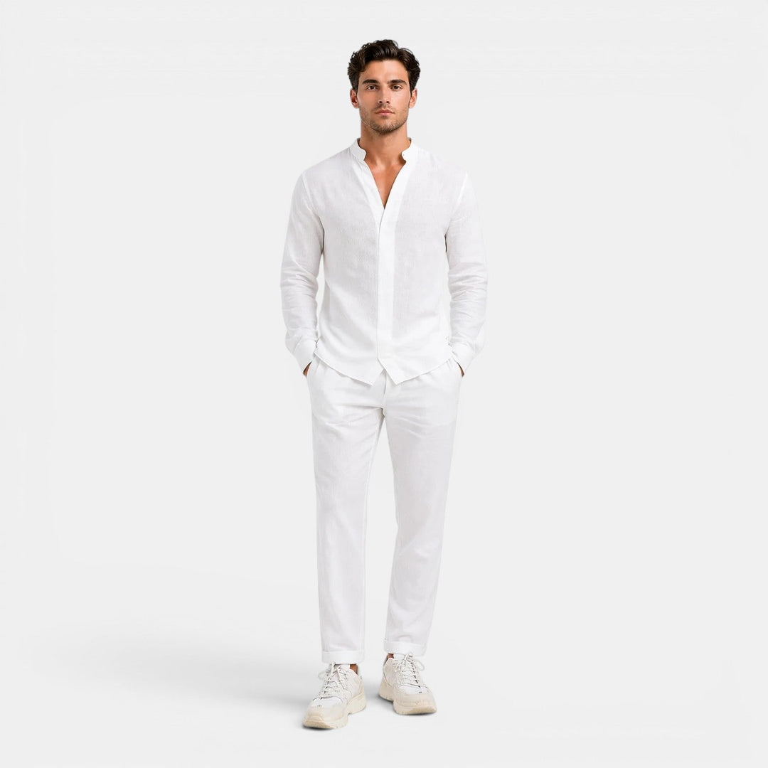  Male model in a breathable summer outfit displayed on a plain background.