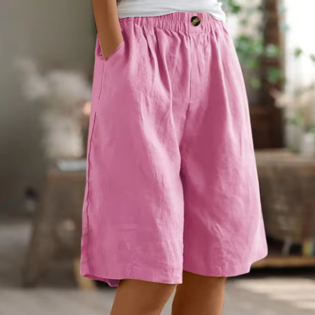 Relaxed fit shorts model