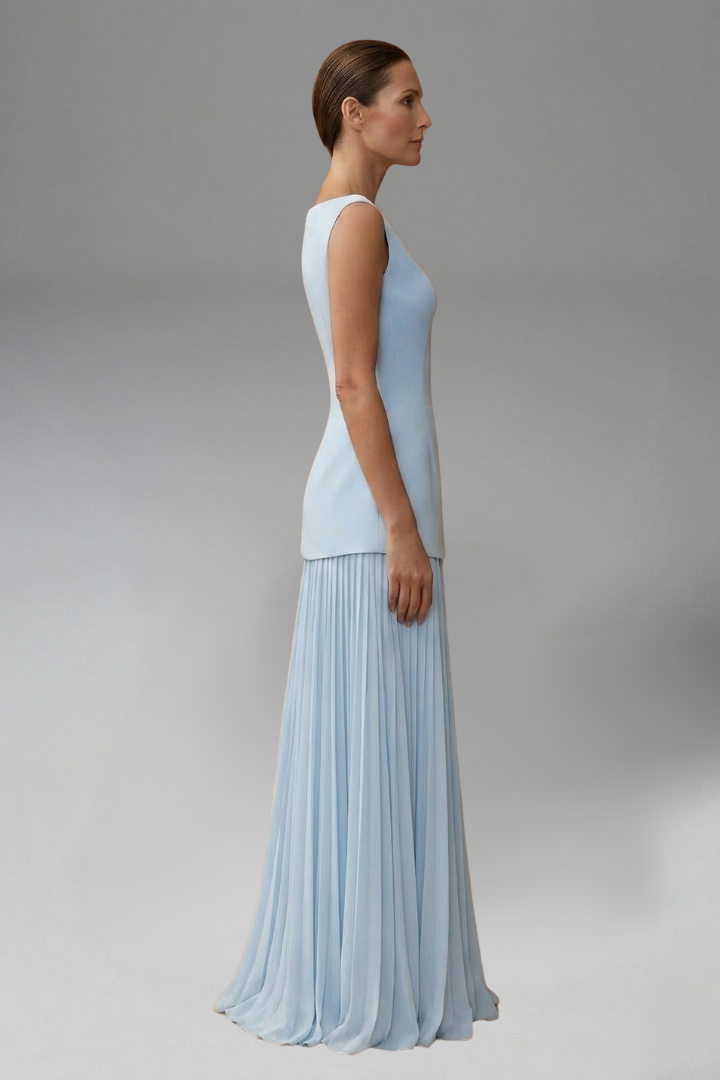 Woman side profile in midi tulle blue outfit set