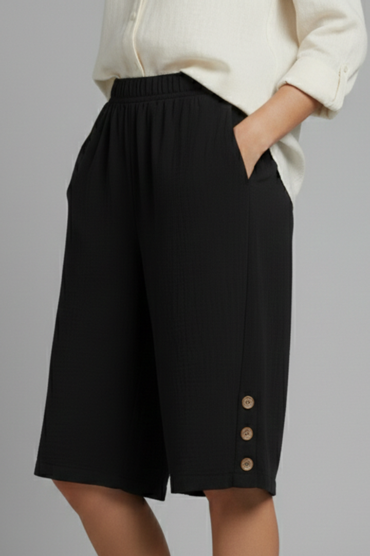 Female model side view elastic waist shorts