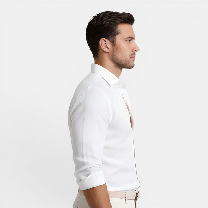  Male model in a breathable casual shirt displayed on a plain background.