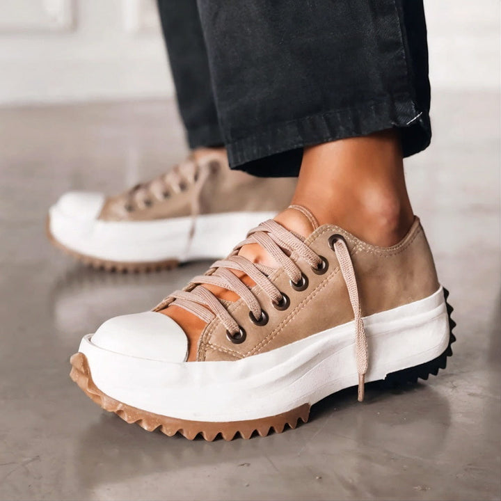 Elegant lace up shoes
